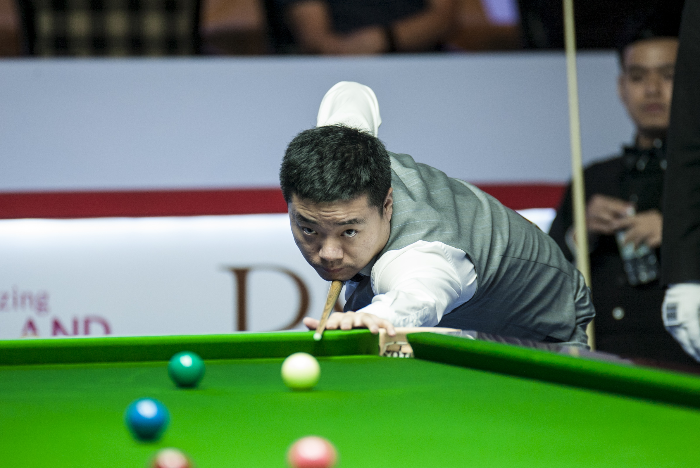 而且依赖于 而且依赖于